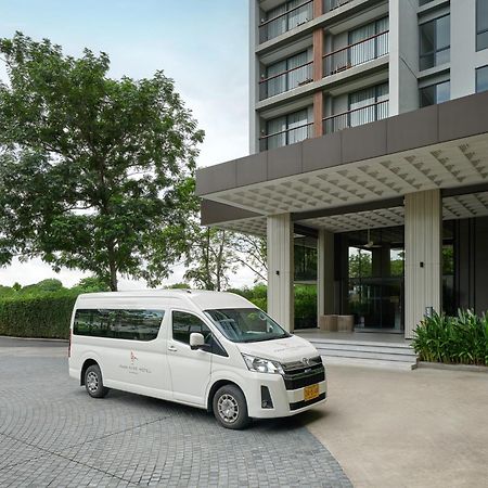 The Park Nine Hotel Suvarnabhumi Bangkok Exteriér fotografie Toyota Commuter Van