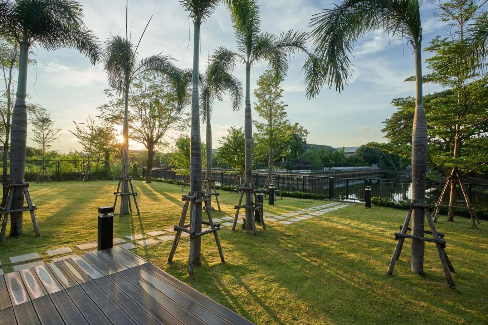 The Park Nine Hotel Suvarnabhumi Bangkok Exteriér fotografie View of the park