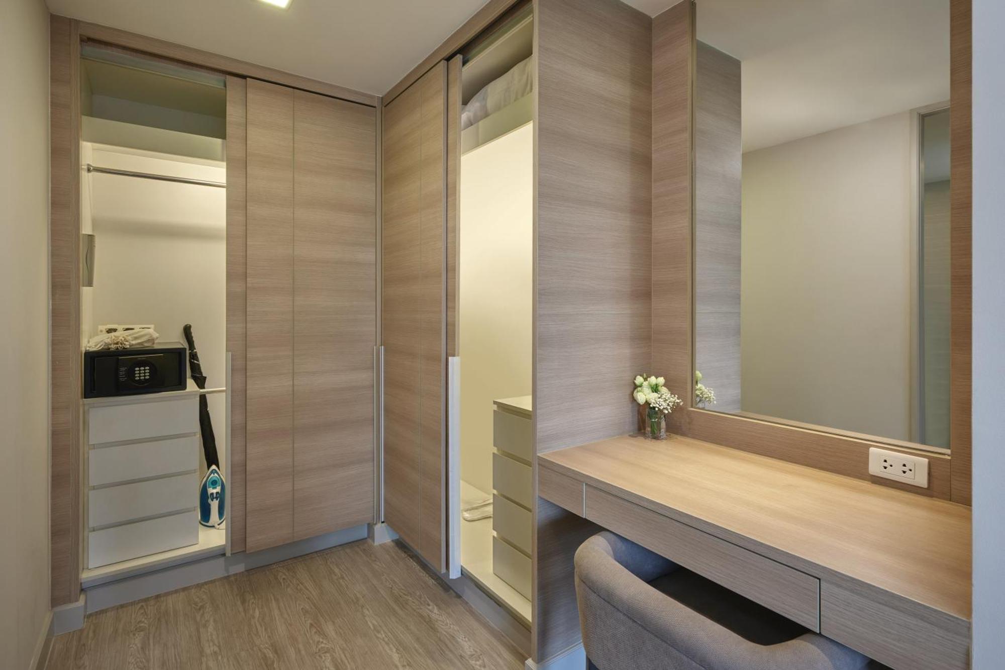 The Park Nine Hotel Suvarnabhumi Bangkok Pokoj fotografie A walk-in wardrobe