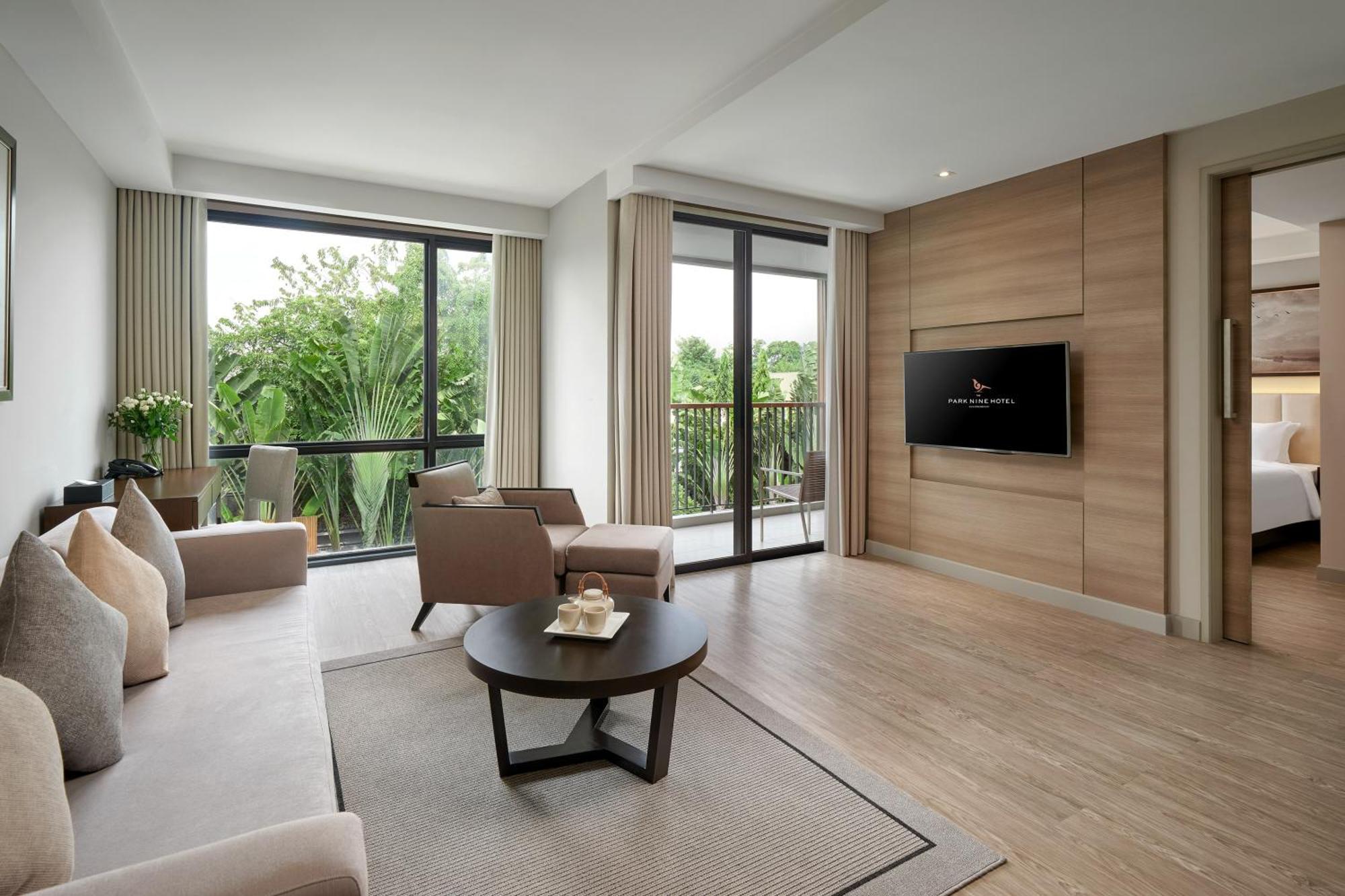The Park Nine Hotel Suvarnabhumi Bangkok Pokoj fotografie Living room of a suite at the hotel