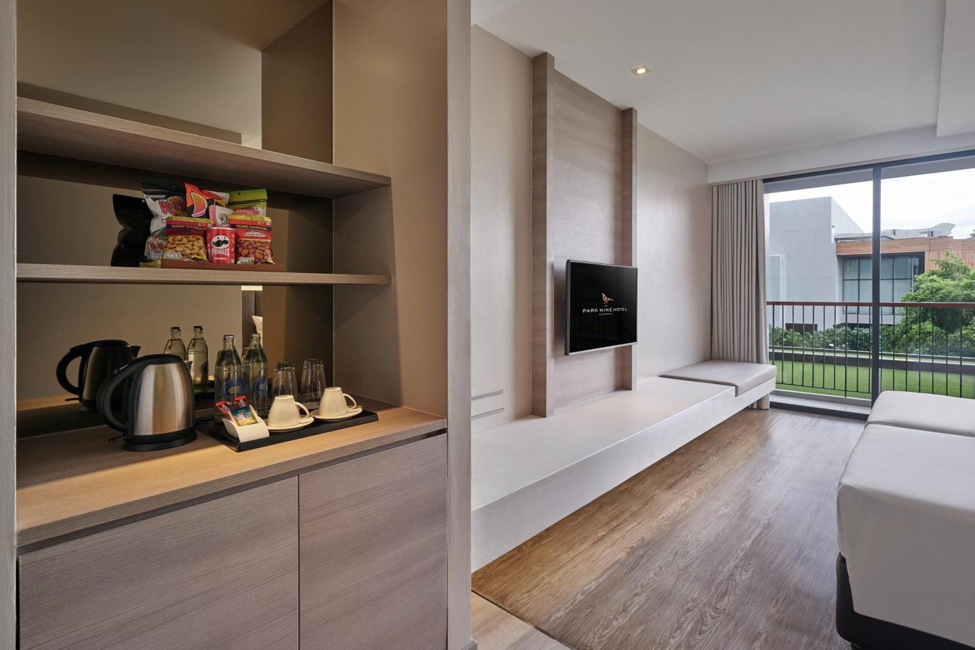 The Park Nine Hotel Suvarnabhumi Bangkok Exteriér fotografie A room at the hotel