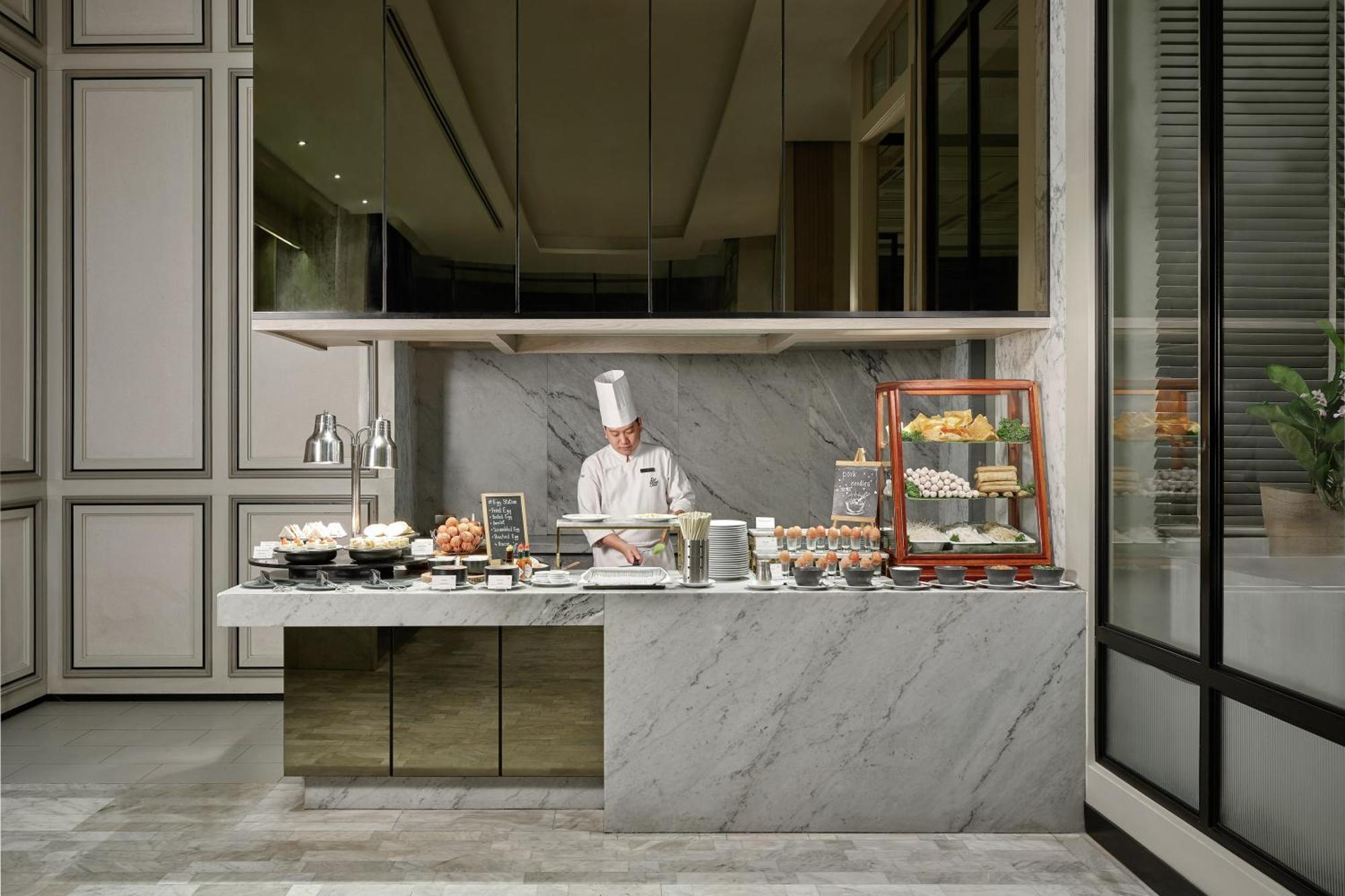The Park Nine Hotel Suvarnabhumi Bangkok Exteriér fotografie A buffet at a hotel